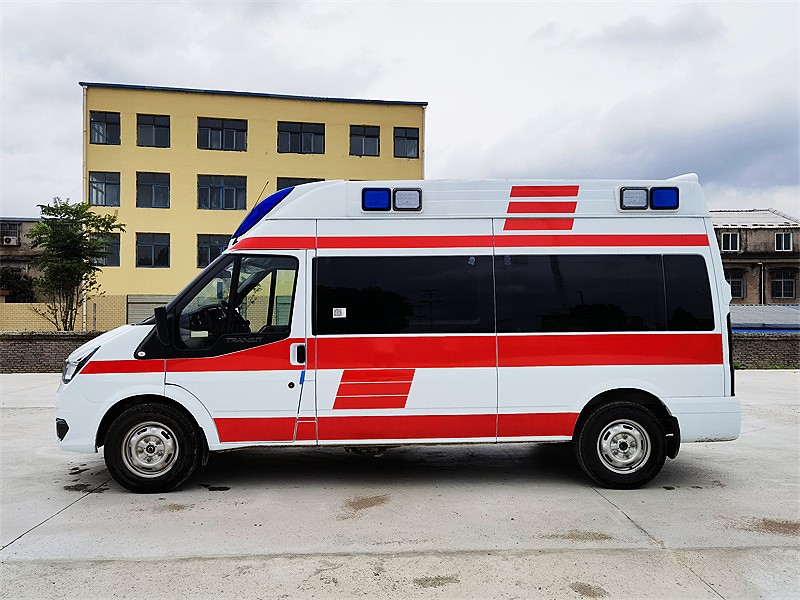 福特新時(shí)代長軸ABS一體化內(nèi)飾救護(hù)車