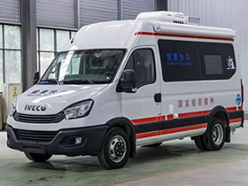 依維柯移動(dòng)式疫苗接種車(chē)，可下鄉(xiāng)鎮(zhèn)