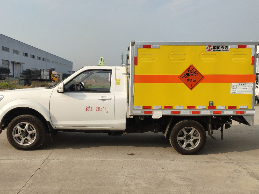 東風皮卡爆破器材運輸車